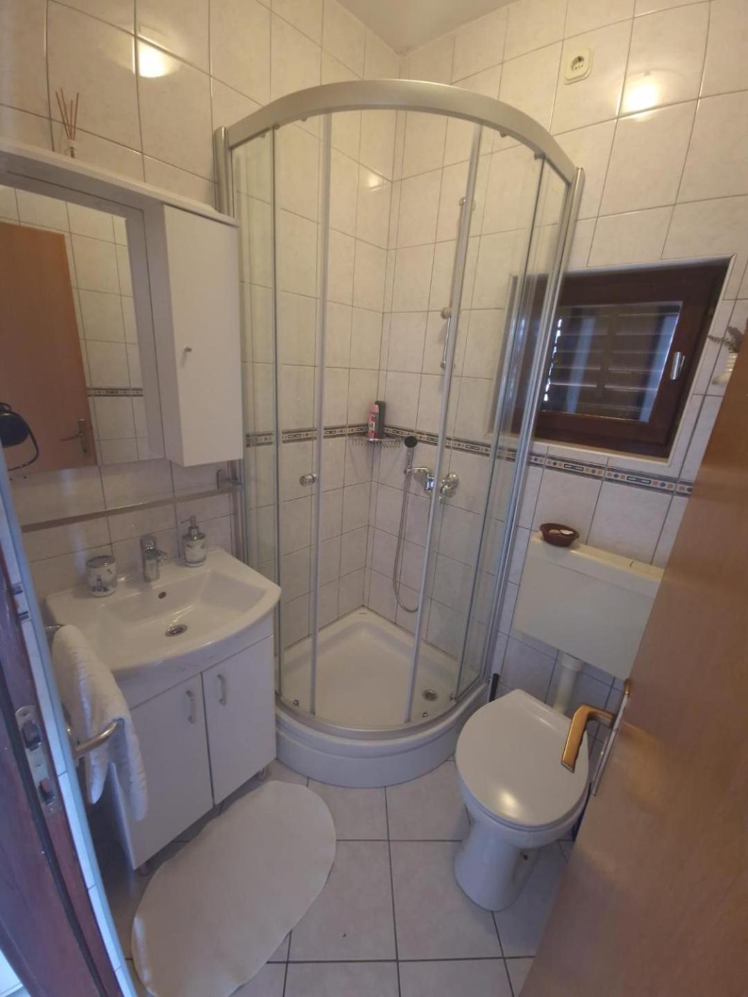 Apartments Ida Sućuraj Eksteriør bilde