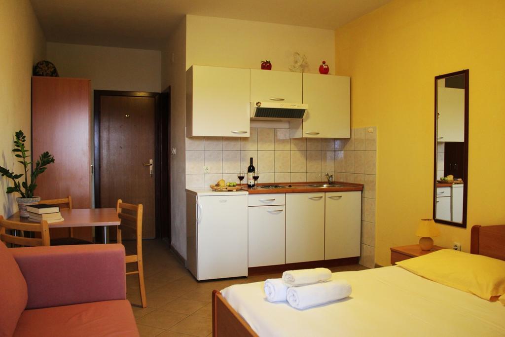 Apartments Ida Sućuraj Eksteriør bilde