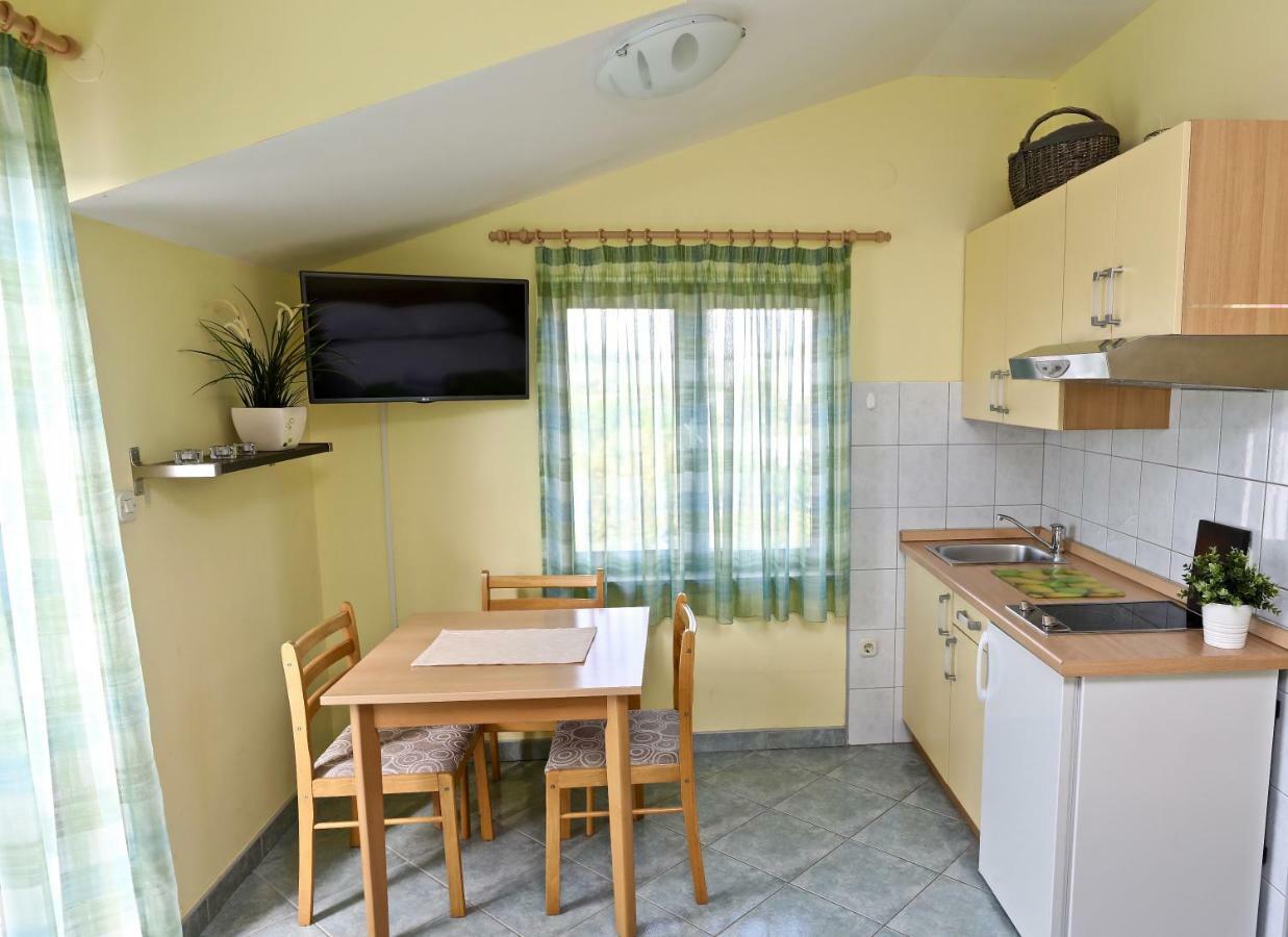 Apartments Ida Sućuraj Eksteriør bilde