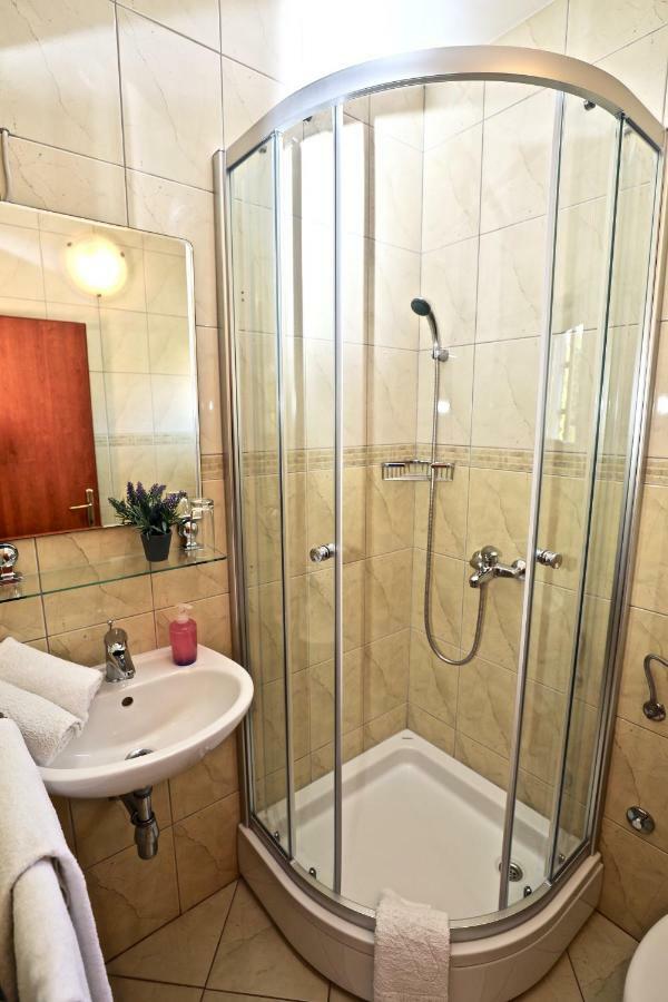 Apartments Ida Sućuraj Eksteriør bilde